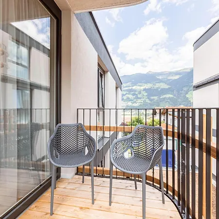 Modern With Balcony Lägenhet Fügen